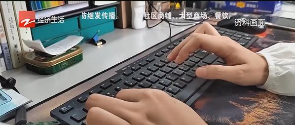 DƬ